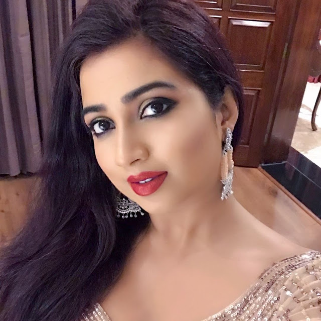 Beautiful Indian Singer Shreya Ghoshal Hot Insta Pics 3